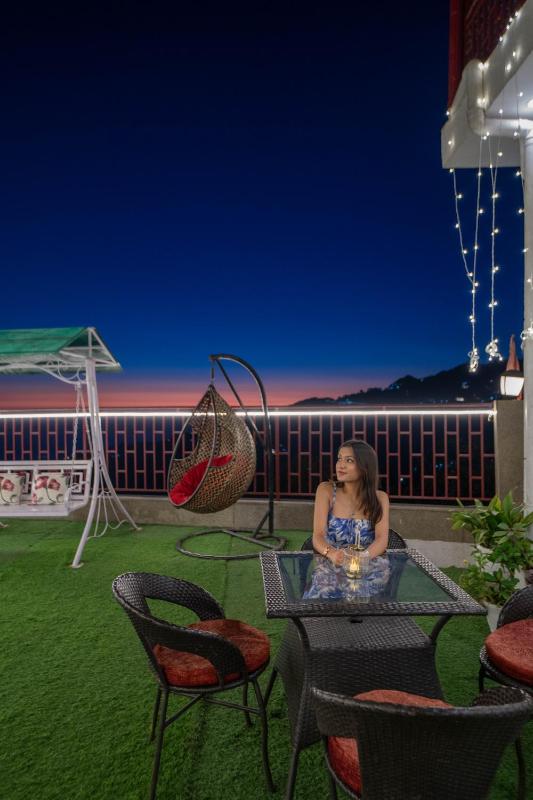 Perfectstayz Premium The Pride at mall road - image 8