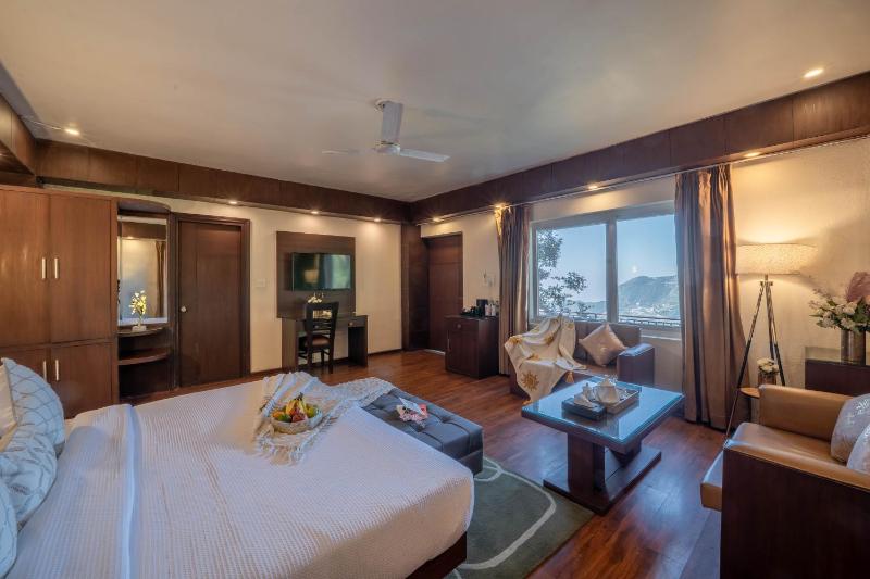 Perfectstayz Premium The Pride at mall road - image 6