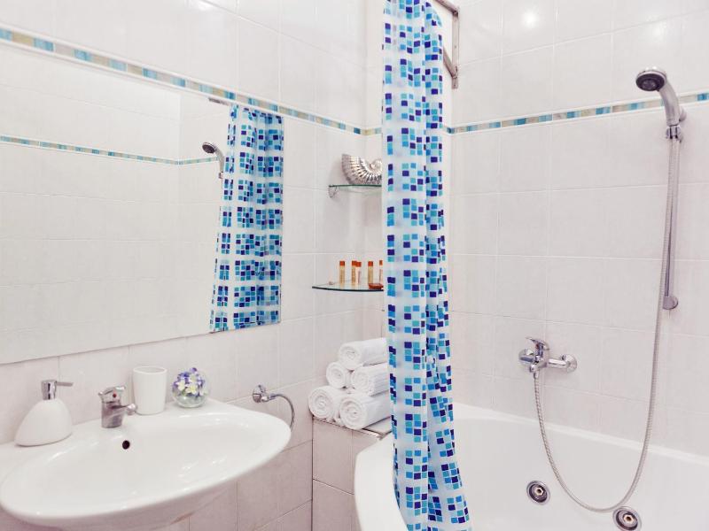 3 bedroom apartment on Kreschatik 8b maidan image 3