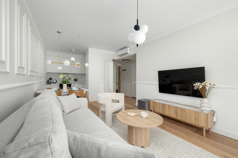 Klimatyzowany Stylowy Apartament Blisko Plaży Taras & Parking by Noclegi Renters - image 3
