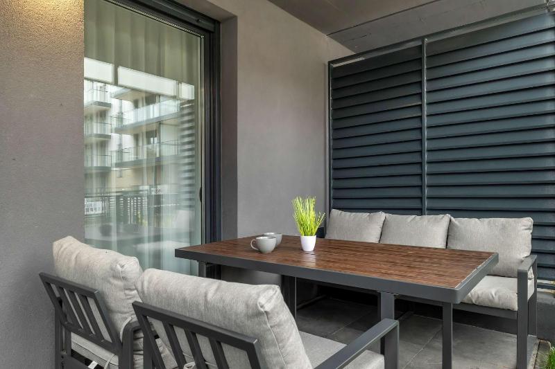 Klimatyzowany Stylowy Apartament Blisko Plaży Taras & Parking by Noclegi Renters - image 31