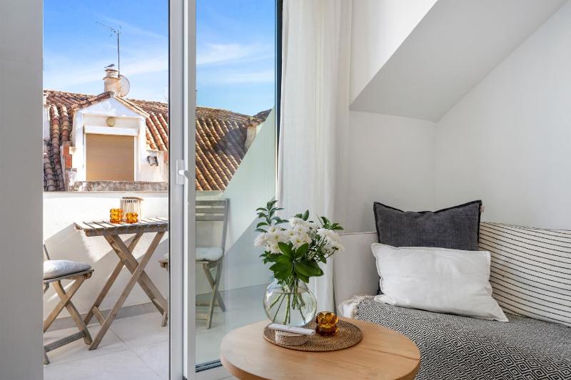 Romantic Getaway by Costarentals - Ref 55 - image 11