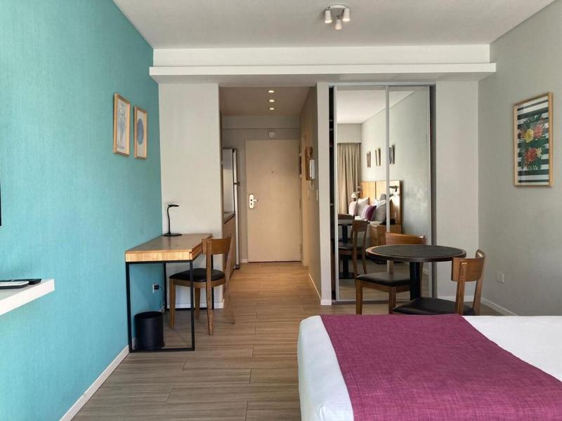 Modern and Warm Apartment - image 8
