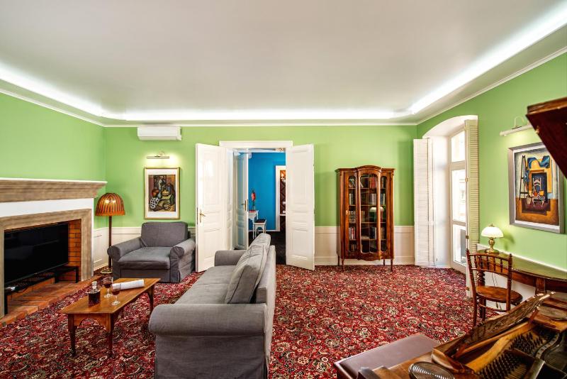 One-Bedroom Apartment with Balcony on Staroyevreyska 6 image 3