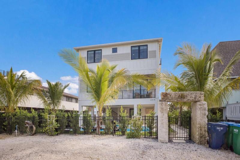 Aqua - Brand New Luxury Beach House on AMI - image 4