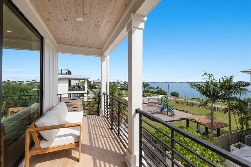 Aqua - Brand New Luxury Beach House on AMI - image 48