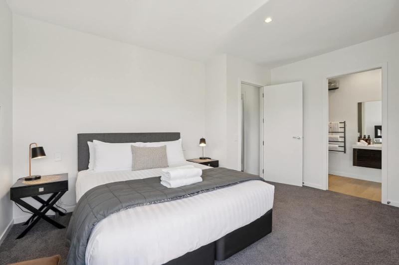 A Room on the Peninsula - image 14