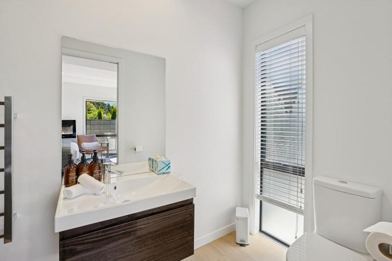 A Room on the Peninsula - image 6