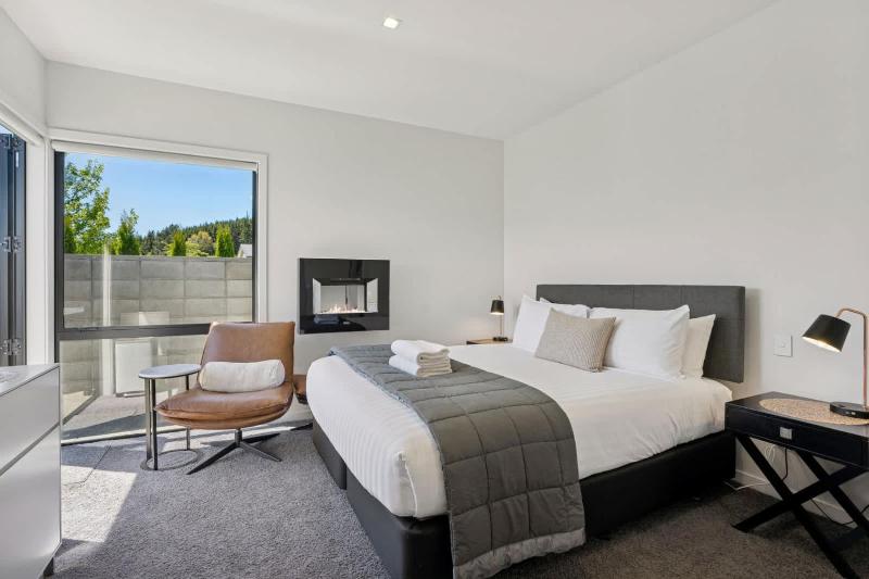 A Room on the Peninsula - image 2