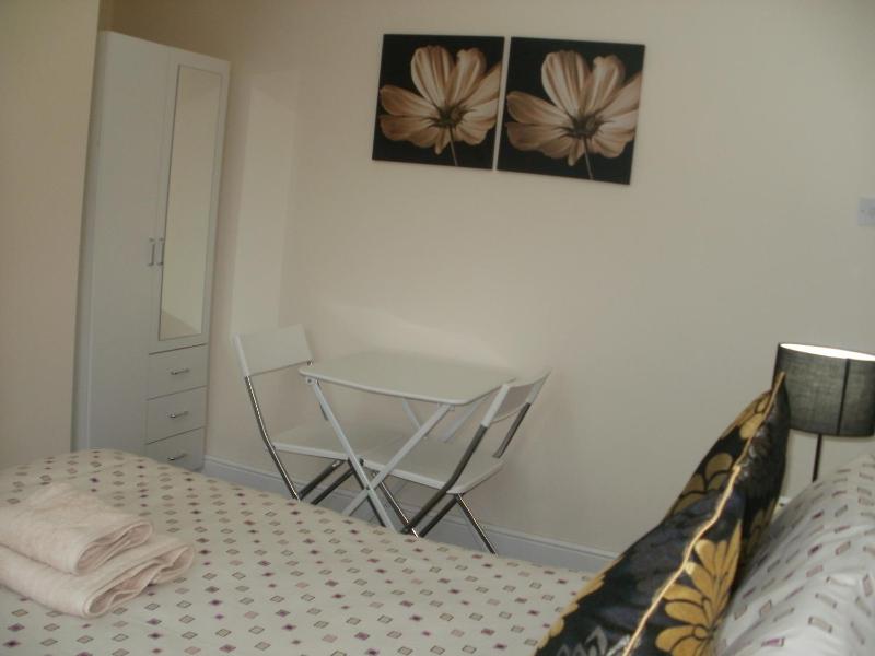 Family Room image 3