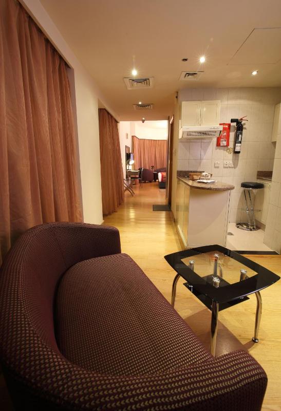 Studio Double with Kitchenette image 3