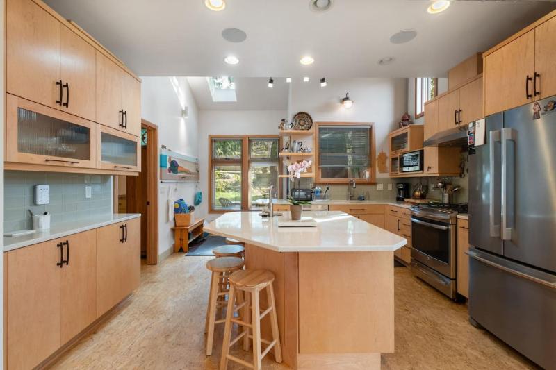 Central Charm with Office & Peaceful Yard - image 3