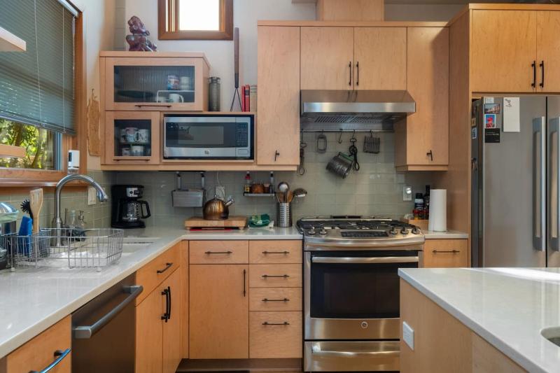 Central Charm with Office & Peaceful Yard - image 7