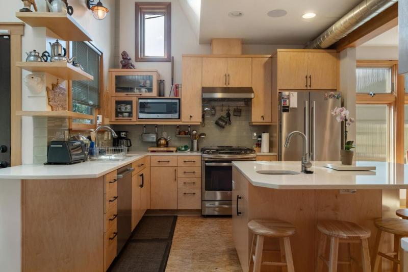 Central Charm with Office & Peaceful Yard - image 14