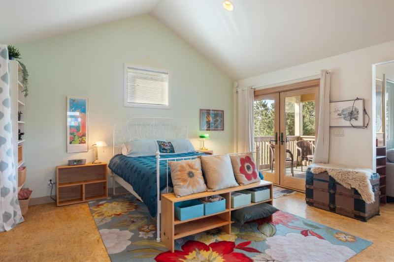 Central Charm with Office & Peaceful Yard - image 6