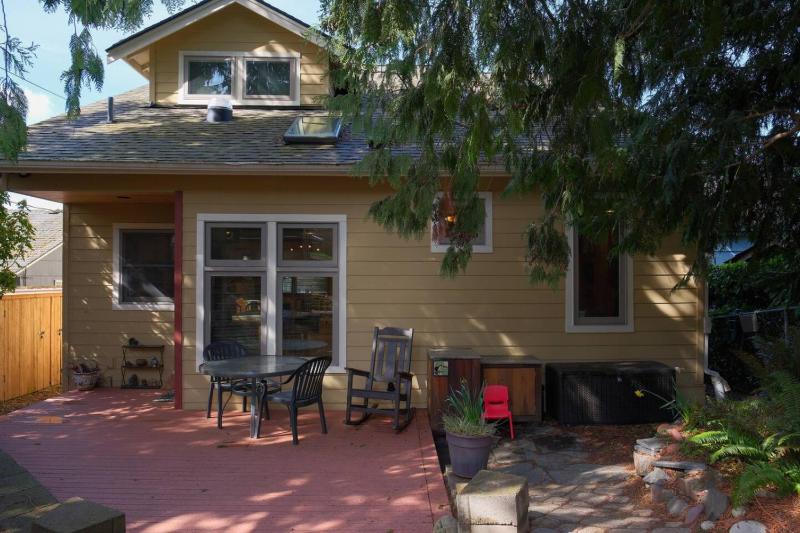 Central Charm with Office & Peaceful Yard - image 10