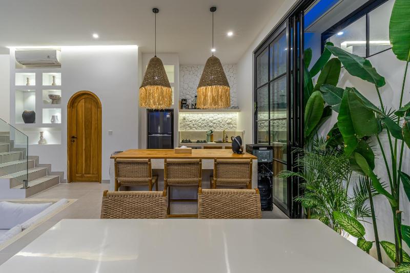 Tropical Mediterranean Villas in Canggu - image 23