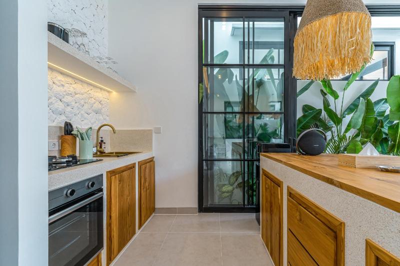 Tropical Mediterranean Villas in Canggu - image 44