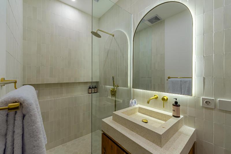 Tropical Mediterranean Villas in Canggu - image 21