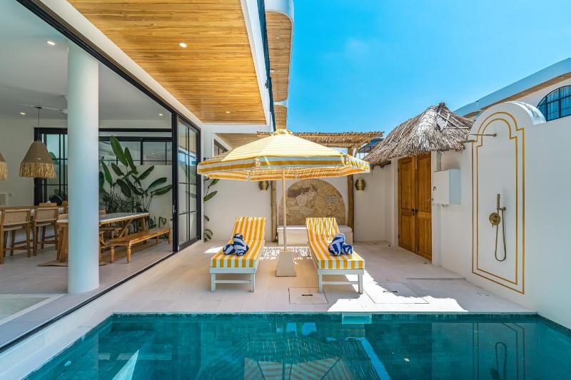 Tropical Mediterranean Villas in Canggu - image 25