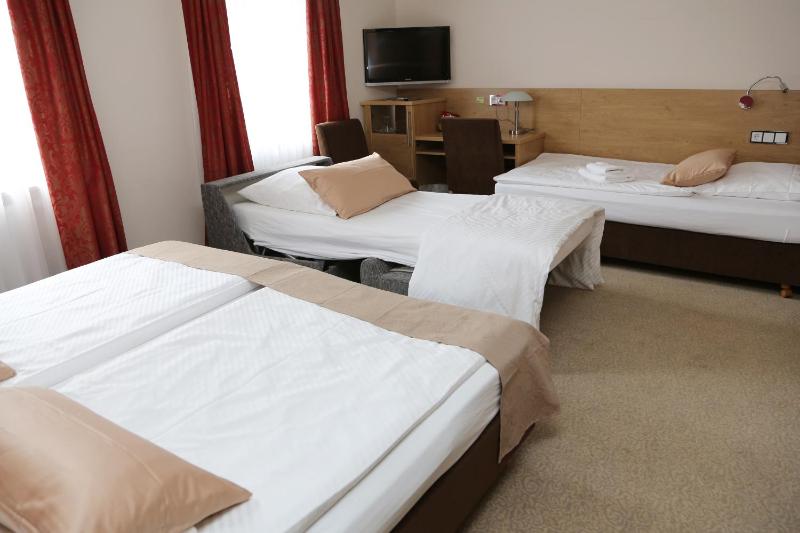 Quadruple Room image 1