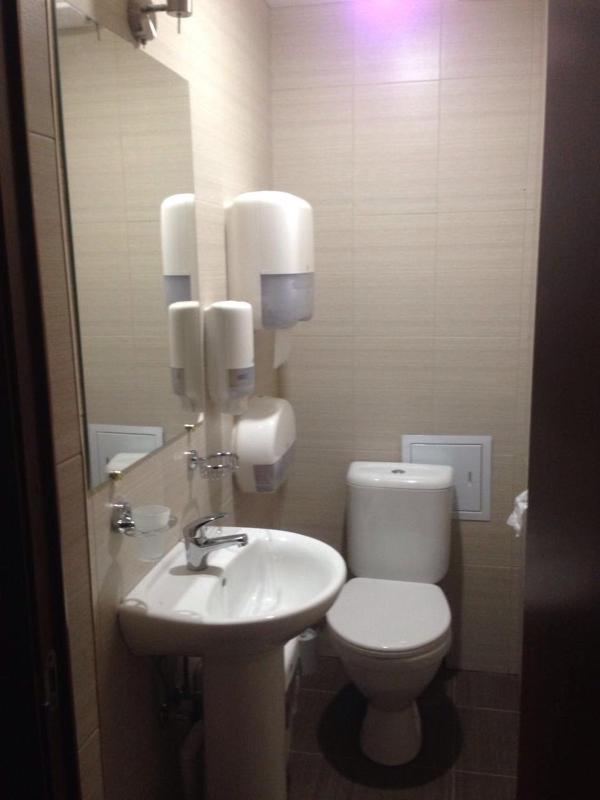 Twin Room with Shared Bathroom image 1