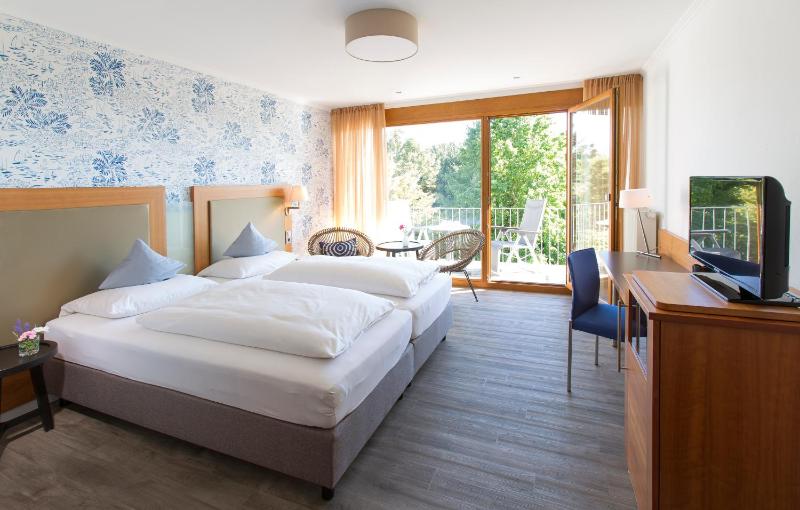 Superior Double or Twin Room with Balcony image 4