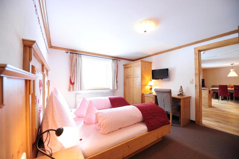 Double Room image 4