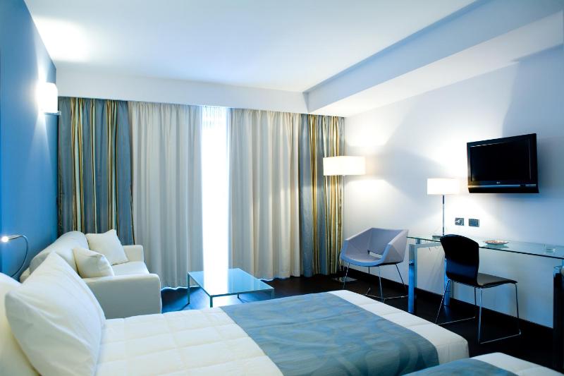 Quadruple Room image 2