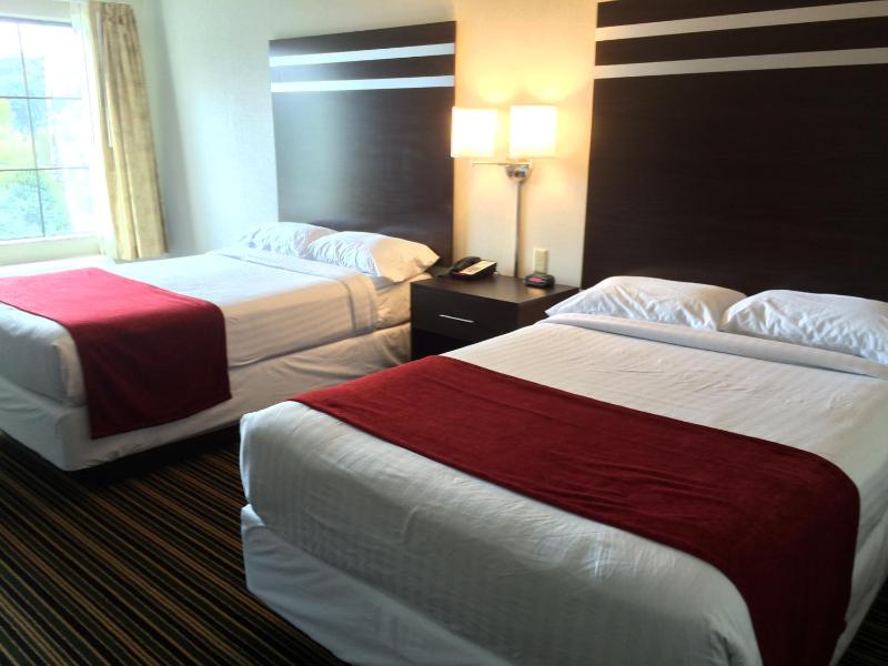 Double Room with Two Double Beds image 3