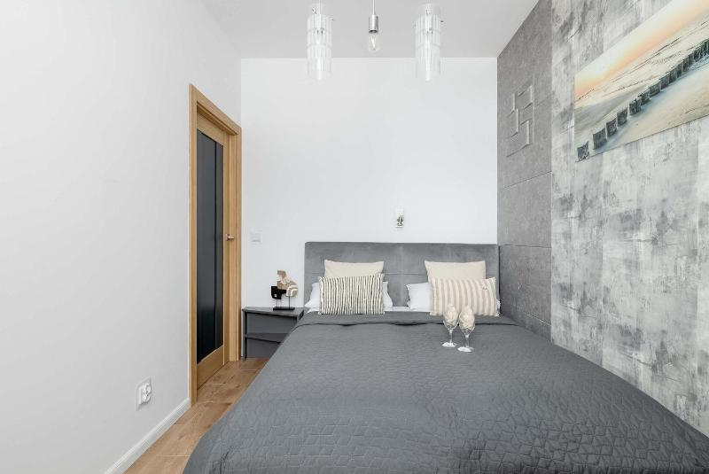 Ku Morzu Przytulny Apartament Blisko Plaży Parking & Balkon by Noclegi Renters - image 4