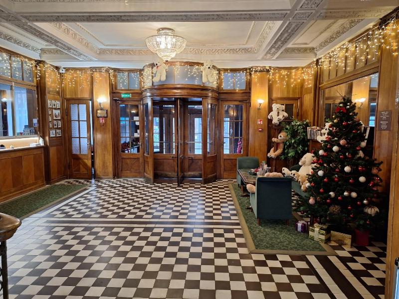 Hotel Metropolis - image 1