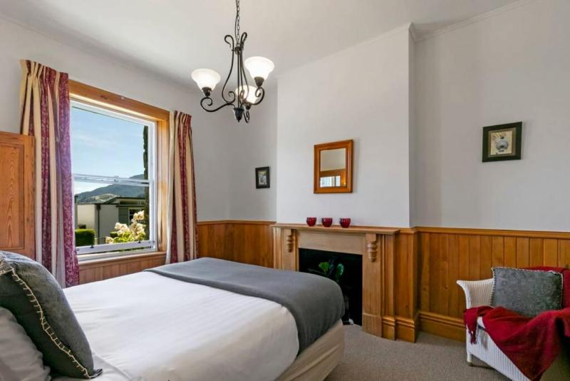 Historic Stone Cottage Apt 1- spa - 3 min from town - image 11