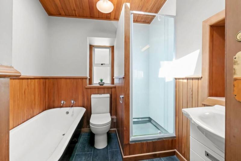 Historic Stone Cottage Apt 1- spa - 3 min from town - image 5
