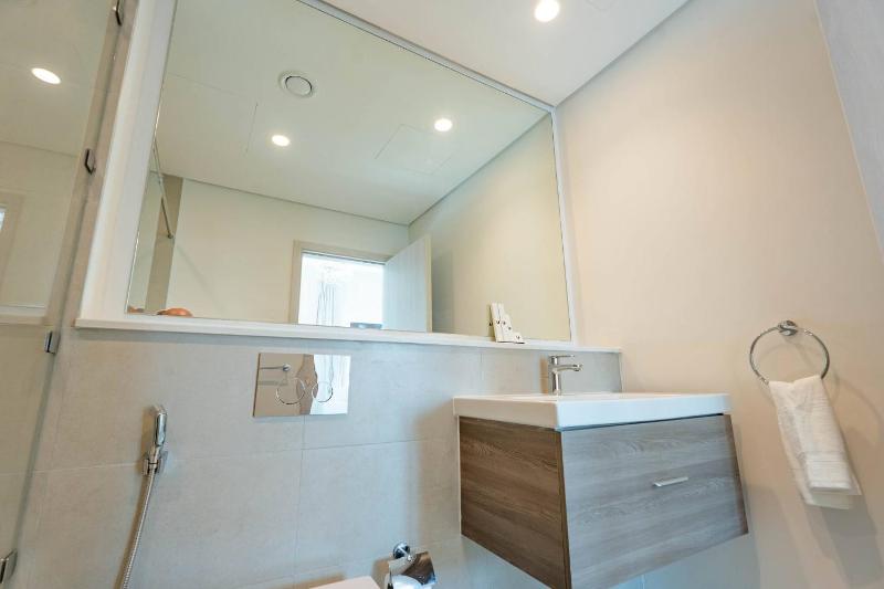 Luxury Yas Golf Stay Near F1 Track 221 - image 10