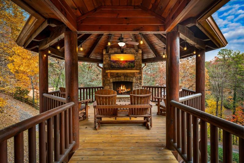 The Bears & Bees Lodge - image 30