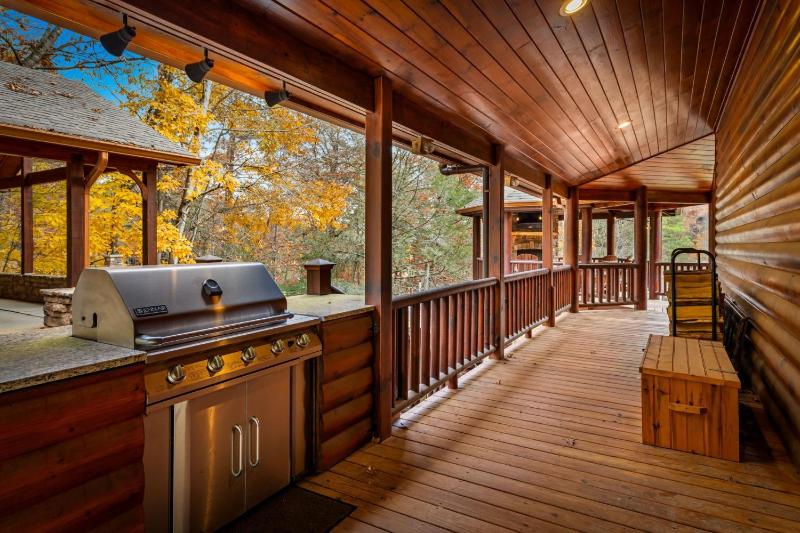 The Bears & Bees Lodge - image 19