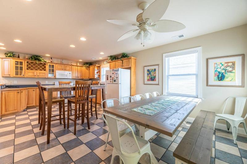 The Barnacle Barn - KDH MP 9.5 Ocean View 145 Yds to Beach Tiki Bar Pool Hot Tub Pets OK - image 50