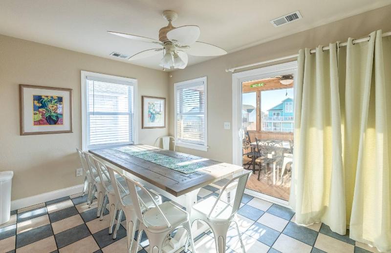 The Barnacle Barn - KDH MP 9.5 Ocean View 145 Yds to Beach Tiki Bar Pool Hot Tub Pets OK - image 8