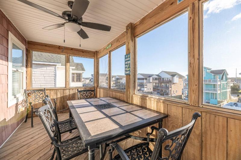 The Barnacle Barn - KDH MP 9.5 Ocean View 145 Yds to Beach Tiki Bar Pool Hot Tub Pets OK - image 24