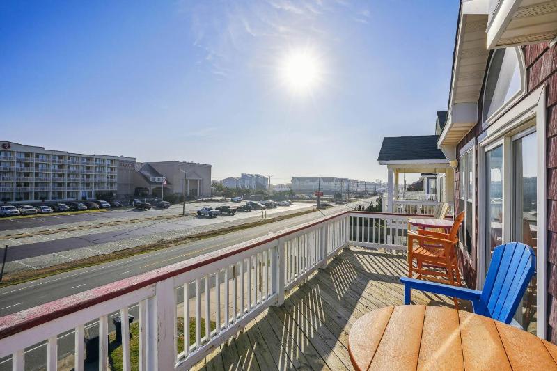 The Barnacle Barn - KDH MP 9.5 Ocean View 145 Yds to Beach Tiki Bar Pool Hot Tub Pets OK - image 2