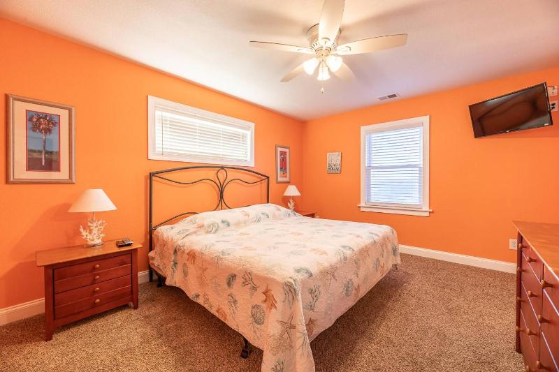 The Barnacle Barn - KDH MP 9.5 Ocean View 145 Yds to Beach Tiki Bar Pool Hot Tub Pets OK - image 33