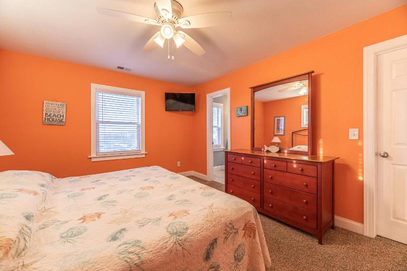 The Barnacle Barn - KDH MP 9.5 Ocean View 145 Yds to Beach Tiki Bar Pool Hot Tub Pets OK - image 16