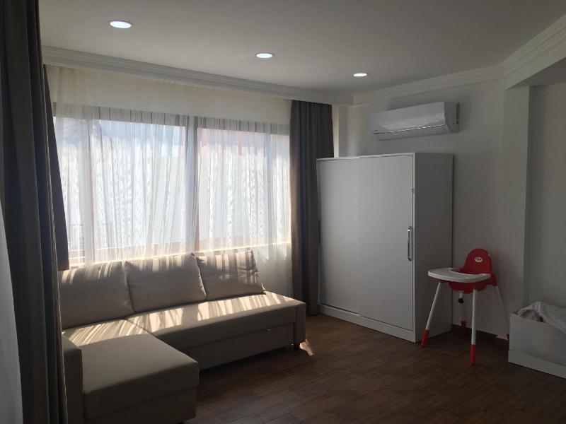 Deluxe Queen Suite image 3