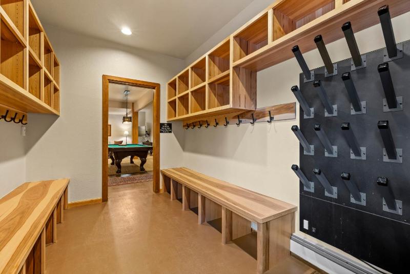 Boulder Ridge Lodge: Huge Ski-In Home w/ 20 Beds - image 11