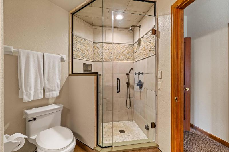 Boulder Ridge Lodge: Huge Ski-In Home w/ 20 Beds - image 6