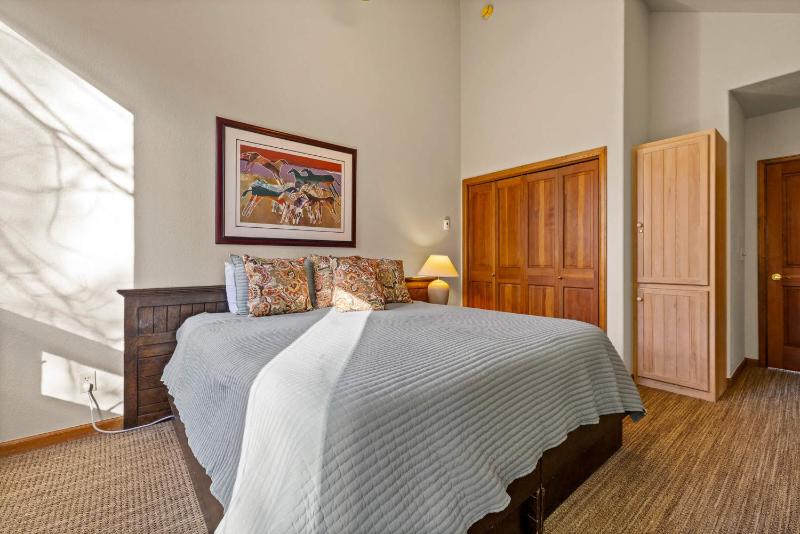 Boulder Ridge Lodge: Huge Ski-In Home w/ 20 Beds - image 8