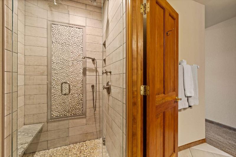Boulder Ridge Lodge: Huge Ski-In Home w/ 20 Beds - image 46