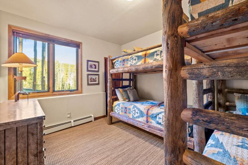 Boulder Ridge Lodge: Huge Ski-In Home w/ 20 Beds - image 12