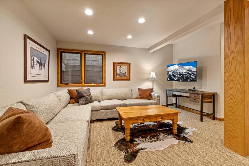 Boulder Ridge Lodge: Huge Ski-In Home w/ 20 Beds - image 25